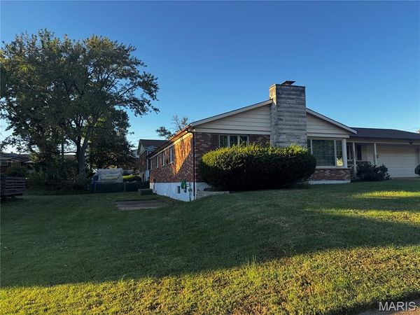 1665 Zurich Drive , Florissant, MO 63031