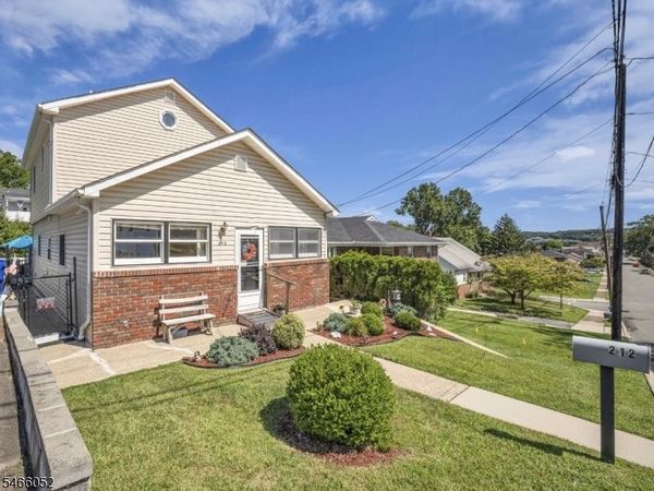 212 Gordon Ave, Totowa, NJ 07512