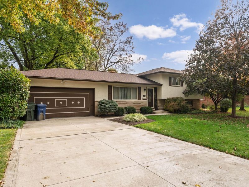 4286 Kenridge Drive, Columbus, OH 43220 Photo 2