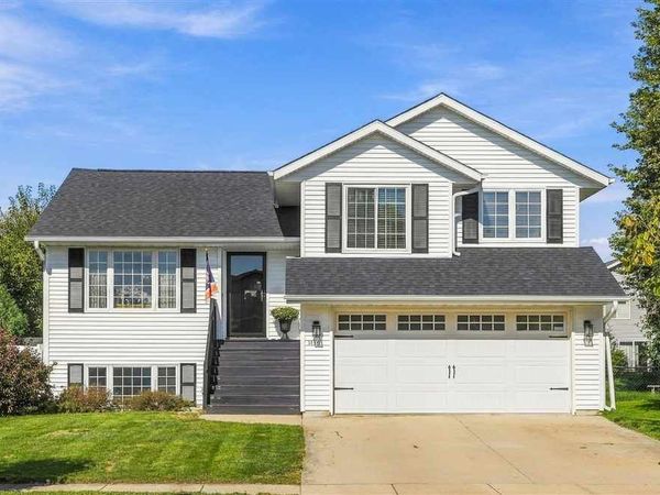 1436 Dickenson Lane, Iowa City, IA 52240