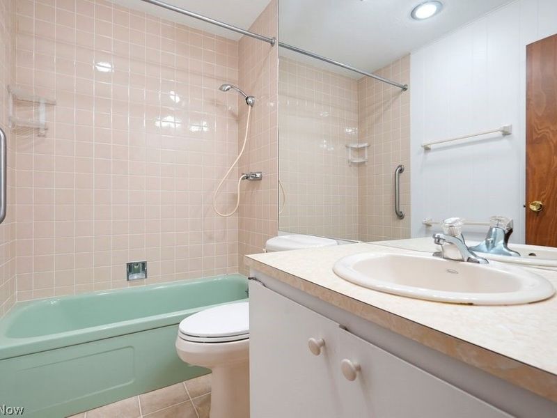 5851 Mills Creek Lane, North Ridgeville, OH 44039 Photo 10