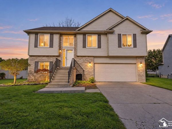 8843 Railwood Drive, Newport, MI 48166