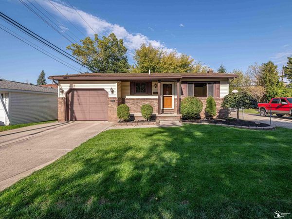 22306 William Street, Rockwood, MI 48173