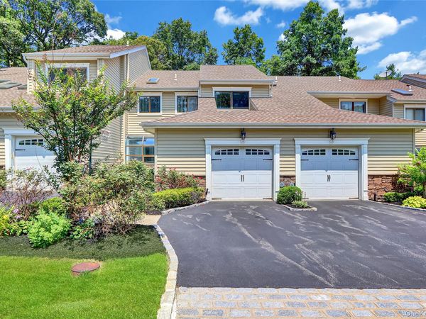18 Villas Circle , Melville, NY 11747