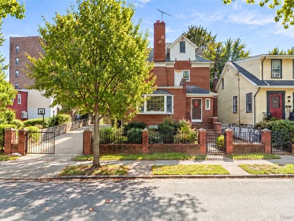132 E 238th Street , Bronx, NY 10470