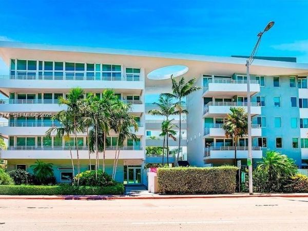 7800 Collins Ave , Unit 204, Miami Beach, FL 33141