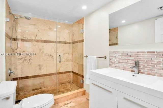 7800 Collins Ave, Unit 204, Miami Beach, FL 33141 Photo