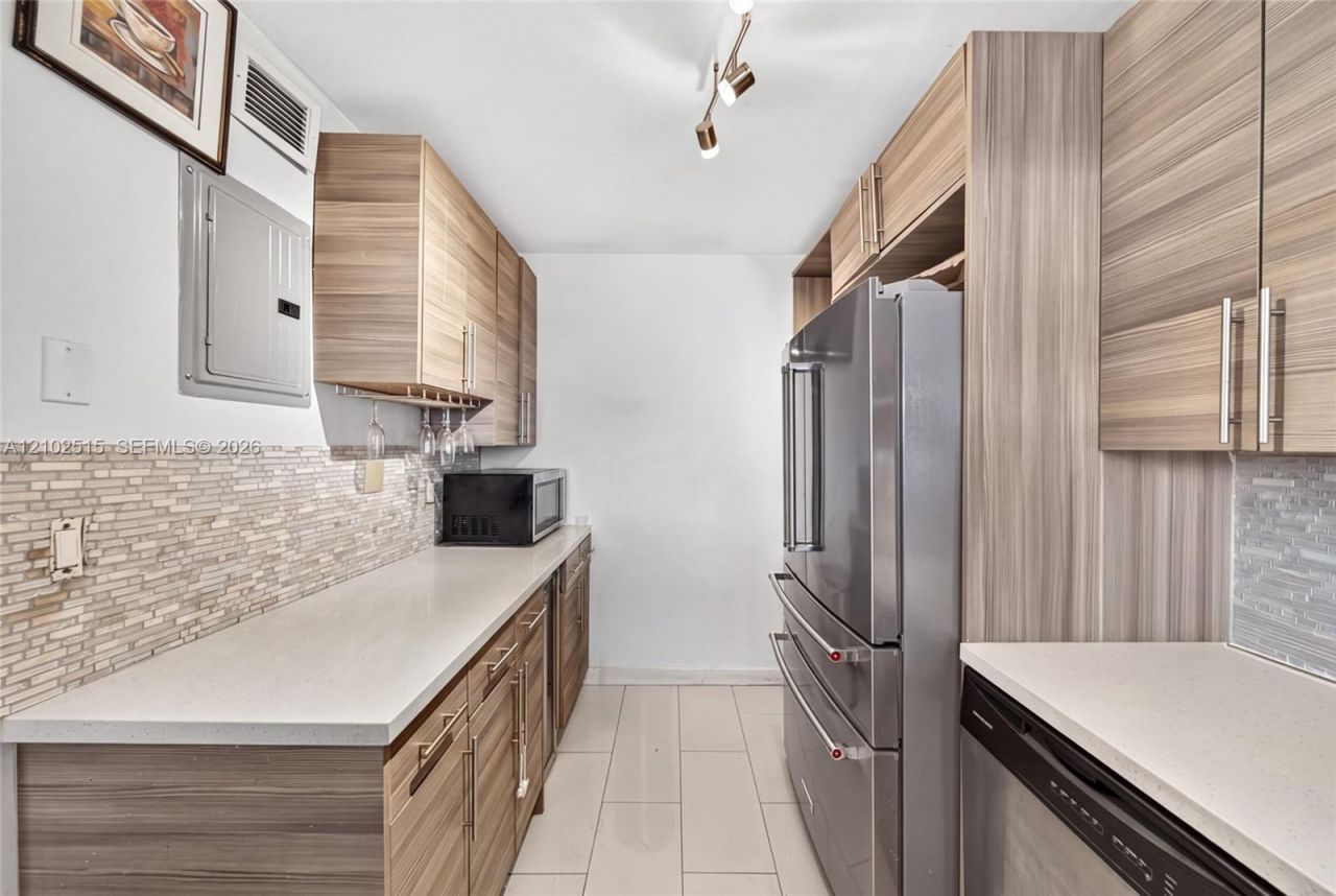 3375 N Country Club Dr , Unit 1506, Aventura, FL 33180 Photo