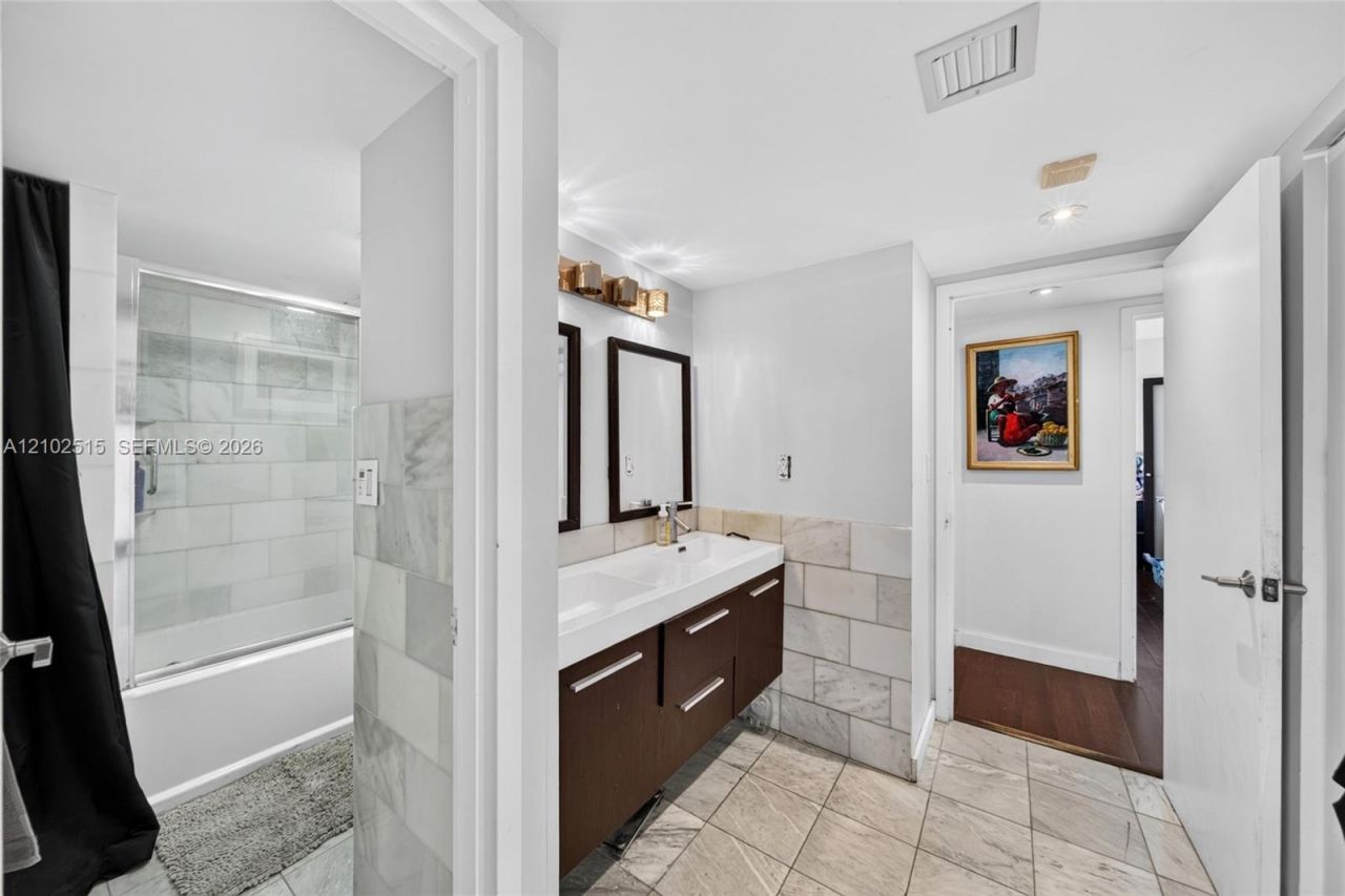 3375 N Country Club Dr , Unit 1506, Aventura, FL 33180 Photo