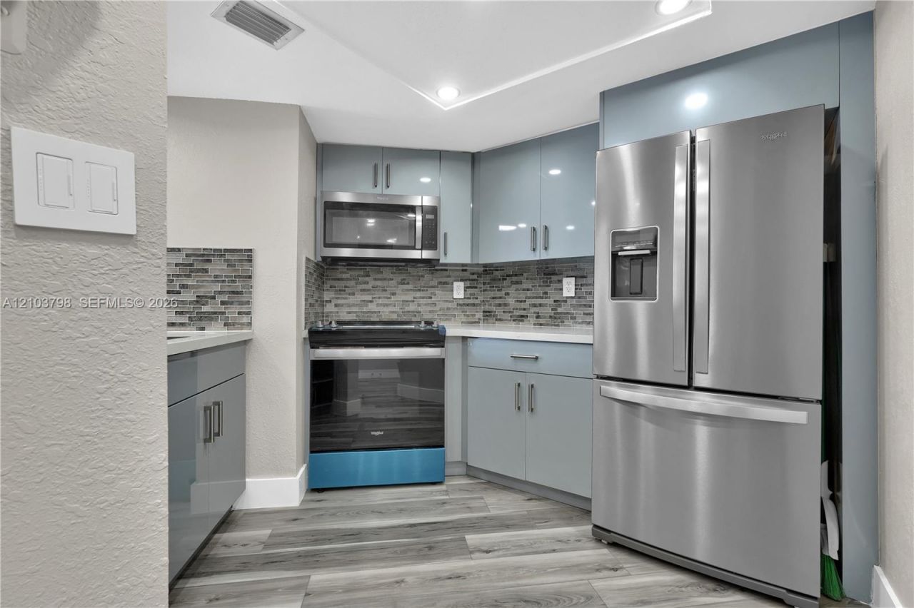 5880 Collins Ave , Unit 403, Miami Beach, FL 33140 Photo