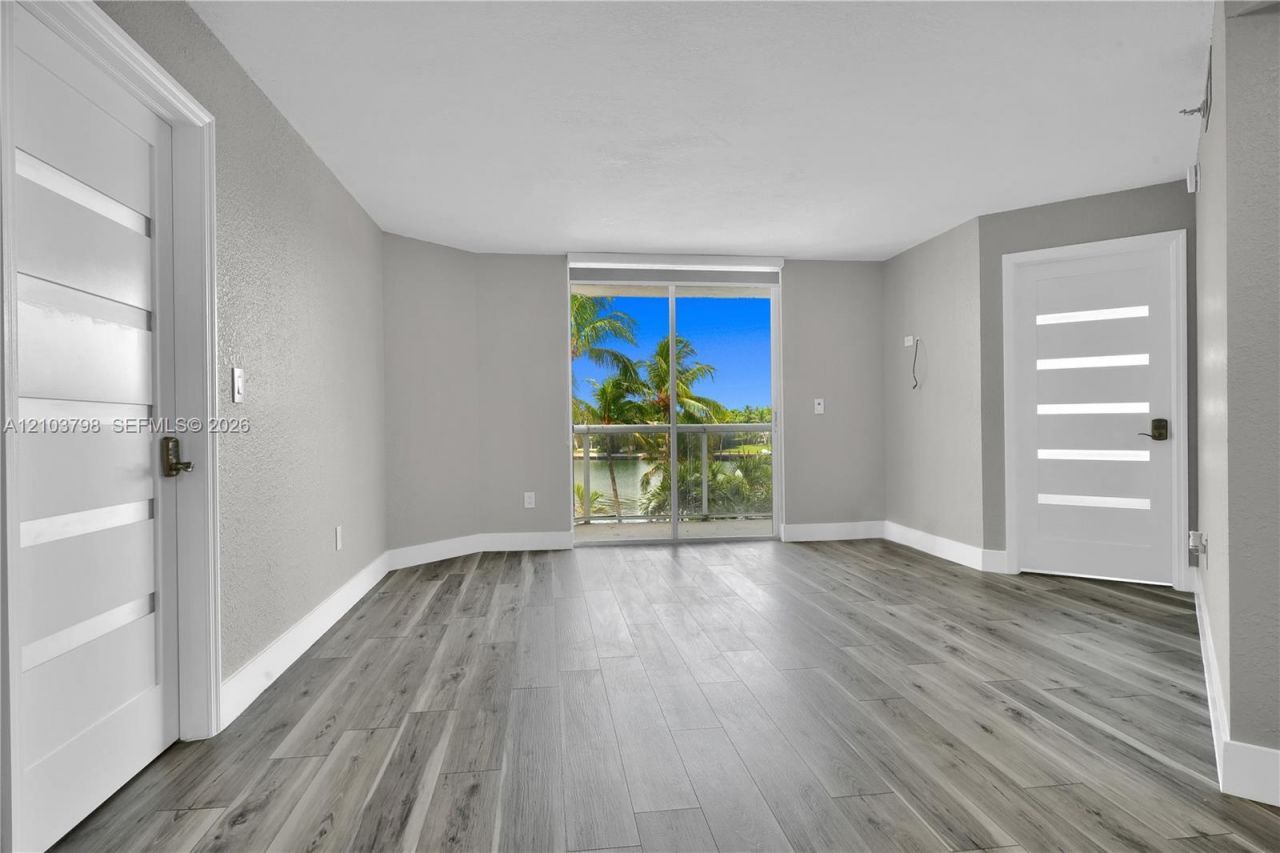 5880 Collins Ave , Unit 403, Miami Beach, FL 33140 Photo