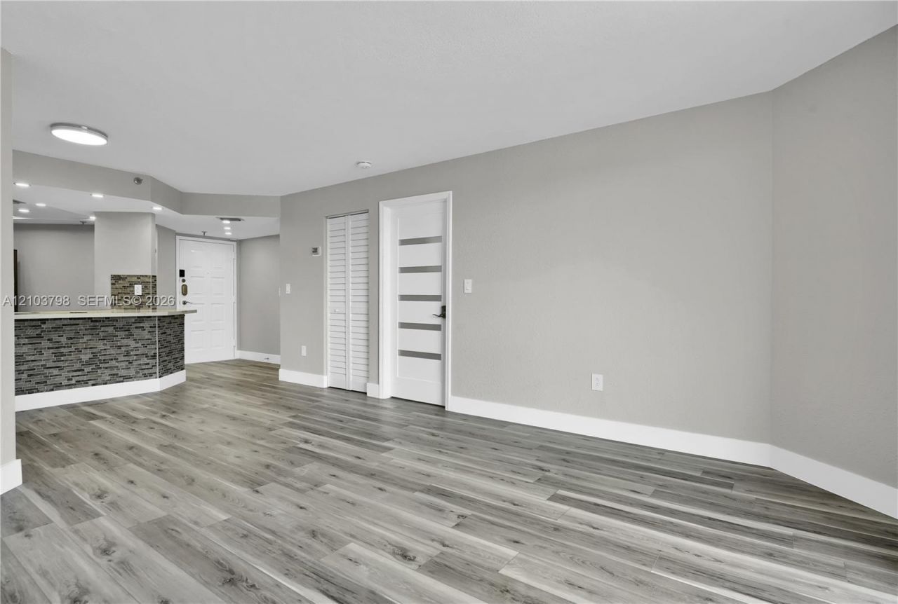 5880 Collins Ave , Unit 403, Miami Beach, FL 33140 Photo