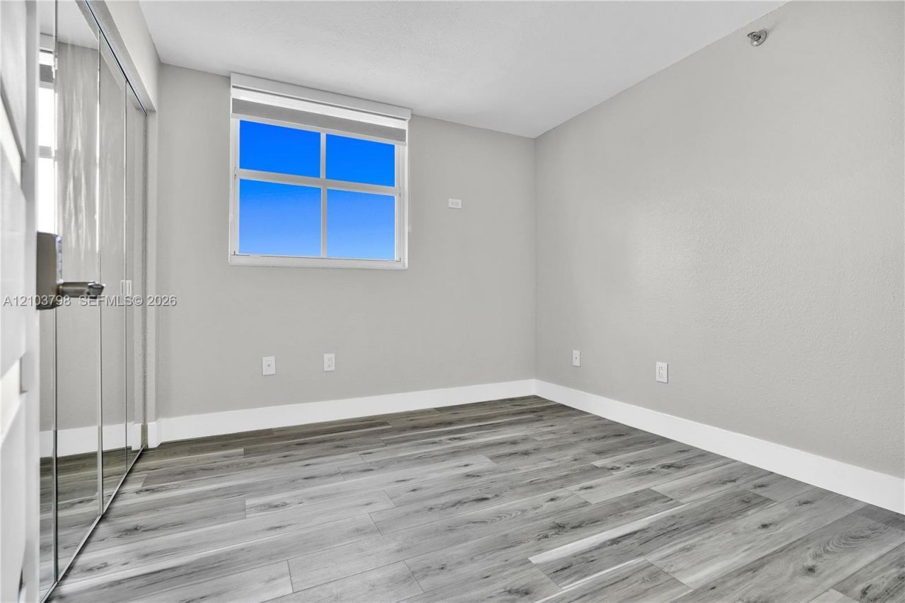 5880 Collins Ave , Unit 403, Miami Beach, FL 33140 Photo