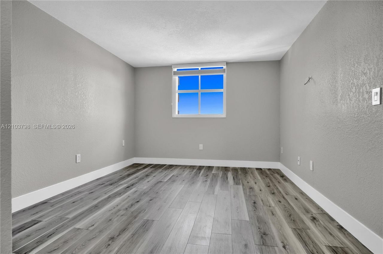 5880 Collins Ave , Unit 403, Miami Beach, FL 33140 Photo