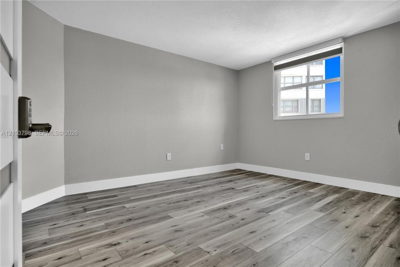 5880 Collins Ave , Unit 403, Miami Beach, FL 33140 Photo