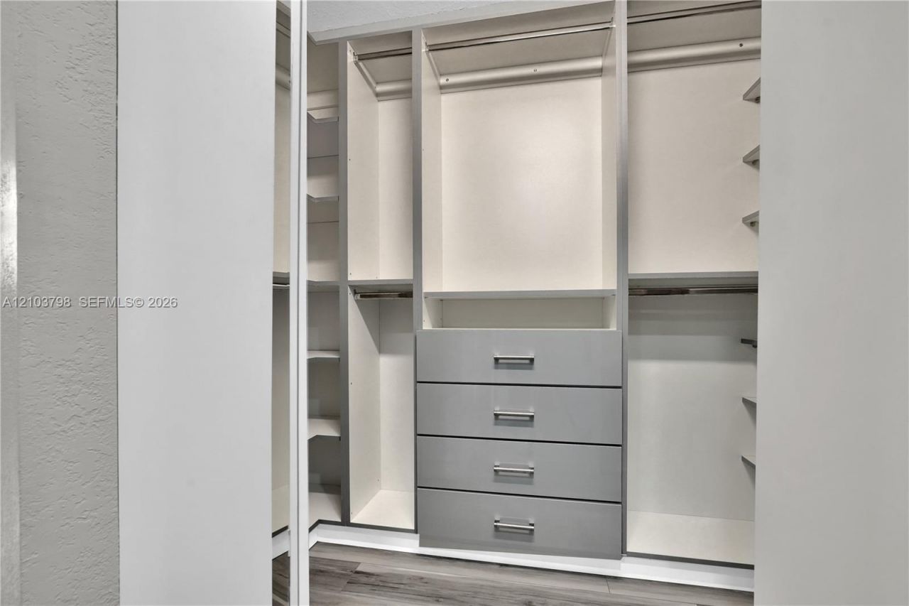 5880 Collins Ave , Unit 403, Miami Beach, FL 33140 Photo