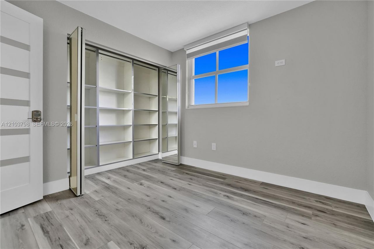 5880 Collins Ave , Unit 403, Miami Beach, FL 33140 Photo
