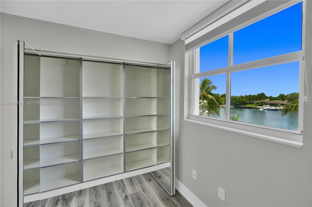 5880 Collins Ave , Unit 403, Miami Beach, FL 33140 Photo