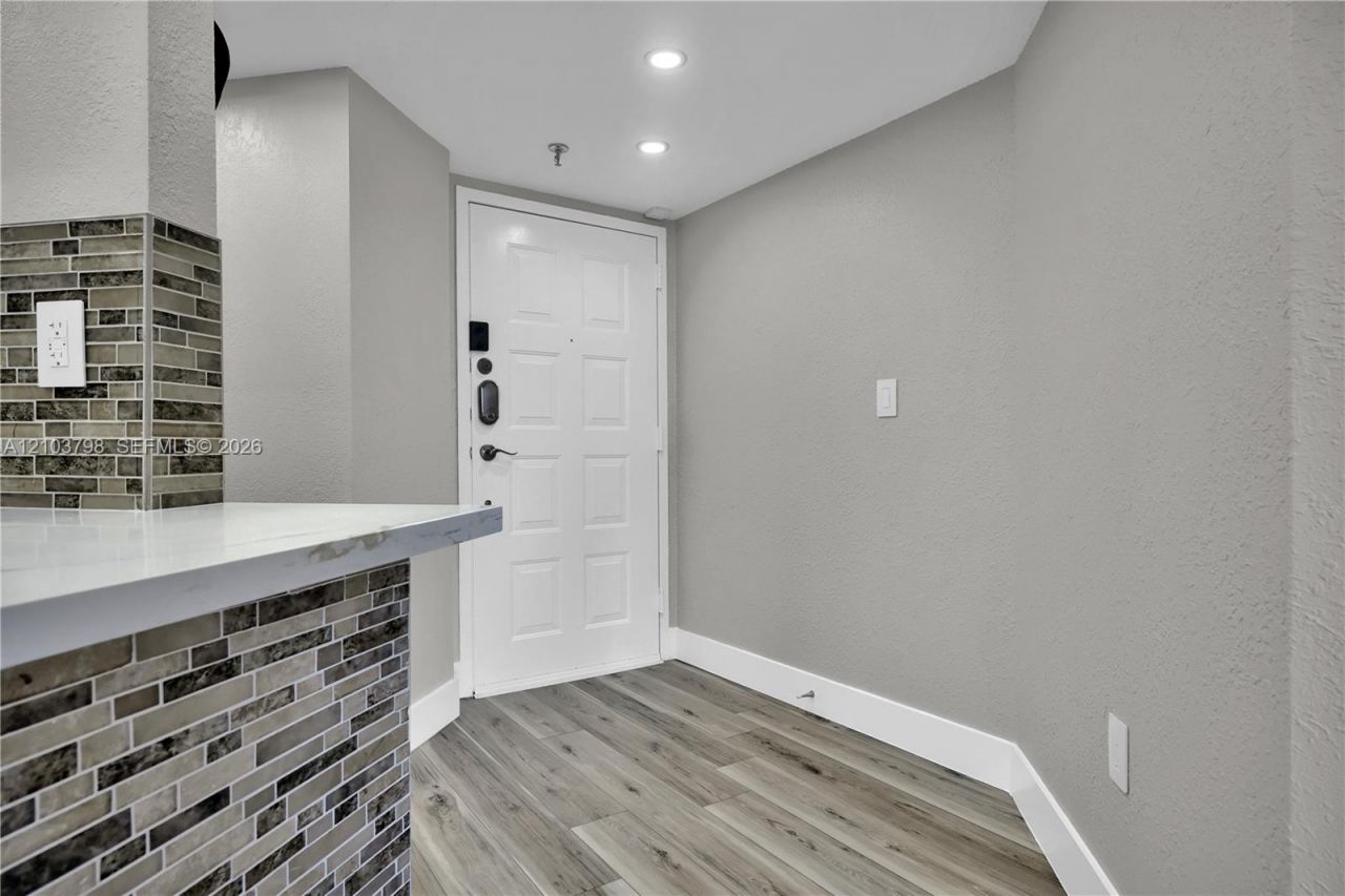 5880 Collins Ave , Unit 403, Miami Beach, FL 33140 Photo