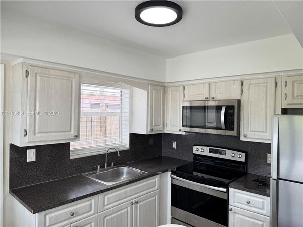 200 SW 10th St , Unit 200, Hallandale Beach, FL 33009