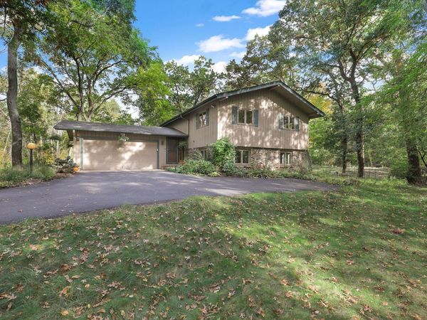 8 Woodhill Lane, North Oaks, MN 55127