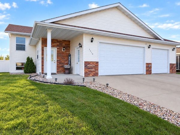 1310 Warren Drive, Aberdeen, SD 57401