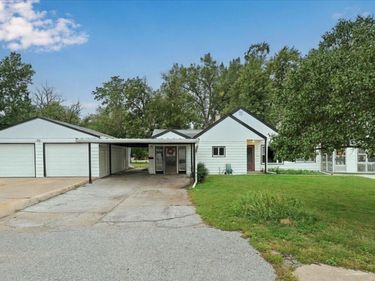 4428 N 7TH Street, CARTER LAKE, IA 51510