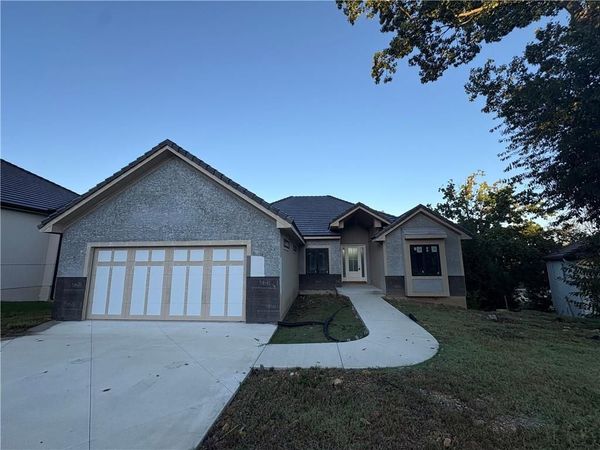 121 Teton Ridge, Lake Winnebago, MO 64034