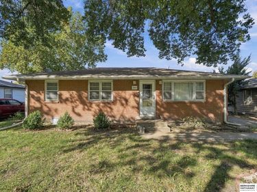 935 Hollywood Avenue, Lincoln, NE 68504