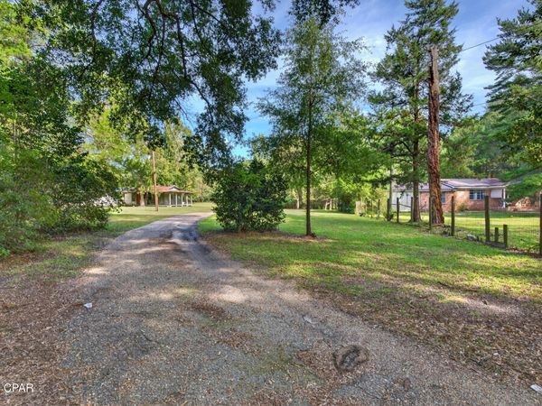 750 Palmer Drive, Caryville, FL 32427