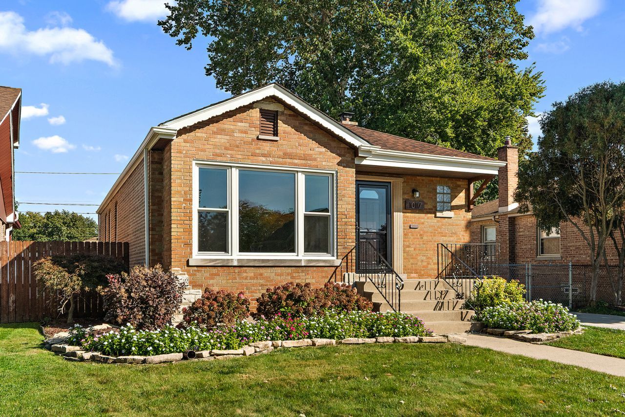 10117 S Clifton Park Avenue, Evergreen Park, IL 60805 Main Photo