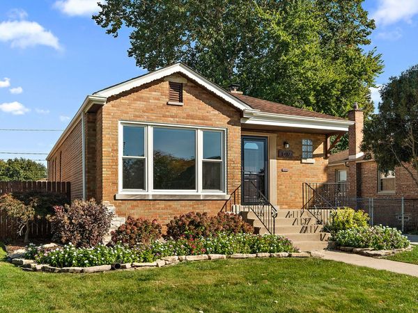 10117 S Clifton Park Avenue, Evergreen Park, IL 60805