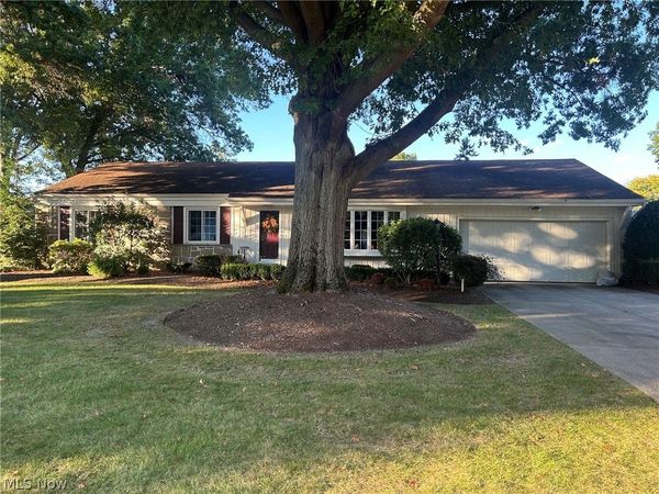 5171 Meadow Wood Boulevard , Lyndhurst, OH 44124