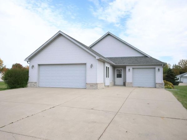 605 Cottonwood Avenue, Litchfield, MN 55355