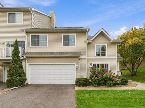 556 Willoughby Way W, Minnetonka, MN 55305