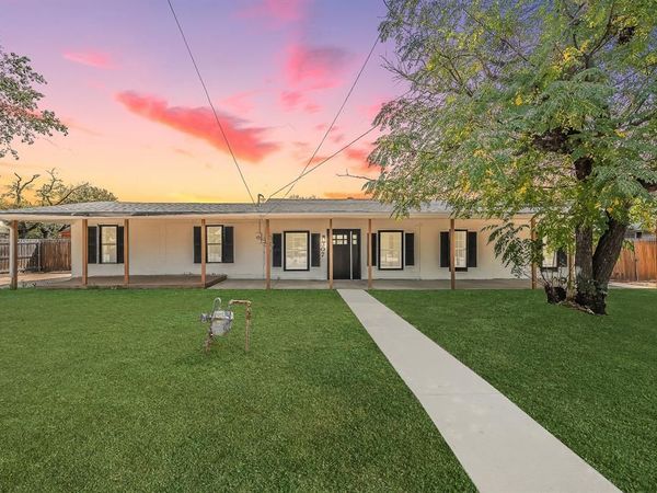 307 Ross Avenue, Glen Rose, TX 76043