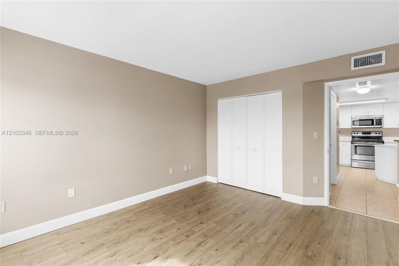 2351 Douglas Rd , Unit 611, Miami, FL 33145 Photo