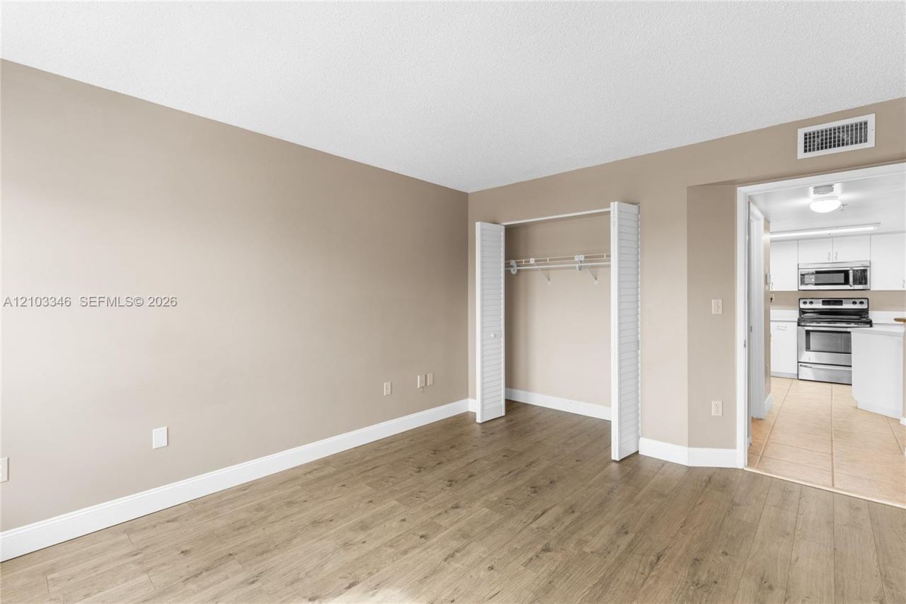 2351 Douglas Rd , Unit 611, Miami, FL 33145 Photo