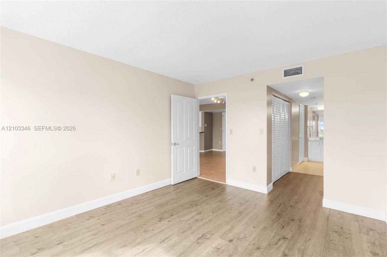 2351 Douglas Rd , Unit 611, Miami, FL 33145 Photo