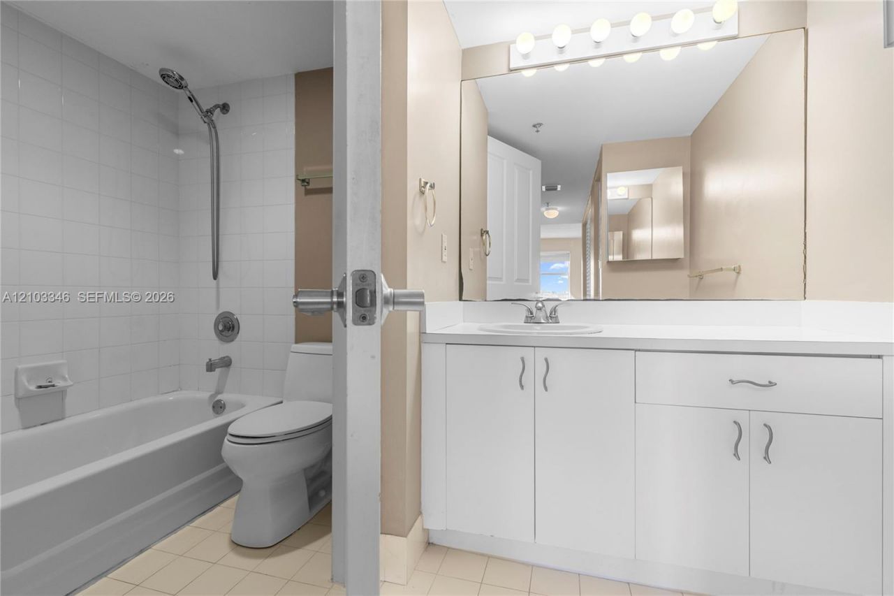 2351 Douglas Rd , Unit 611, Miami, FL 33145 Photo