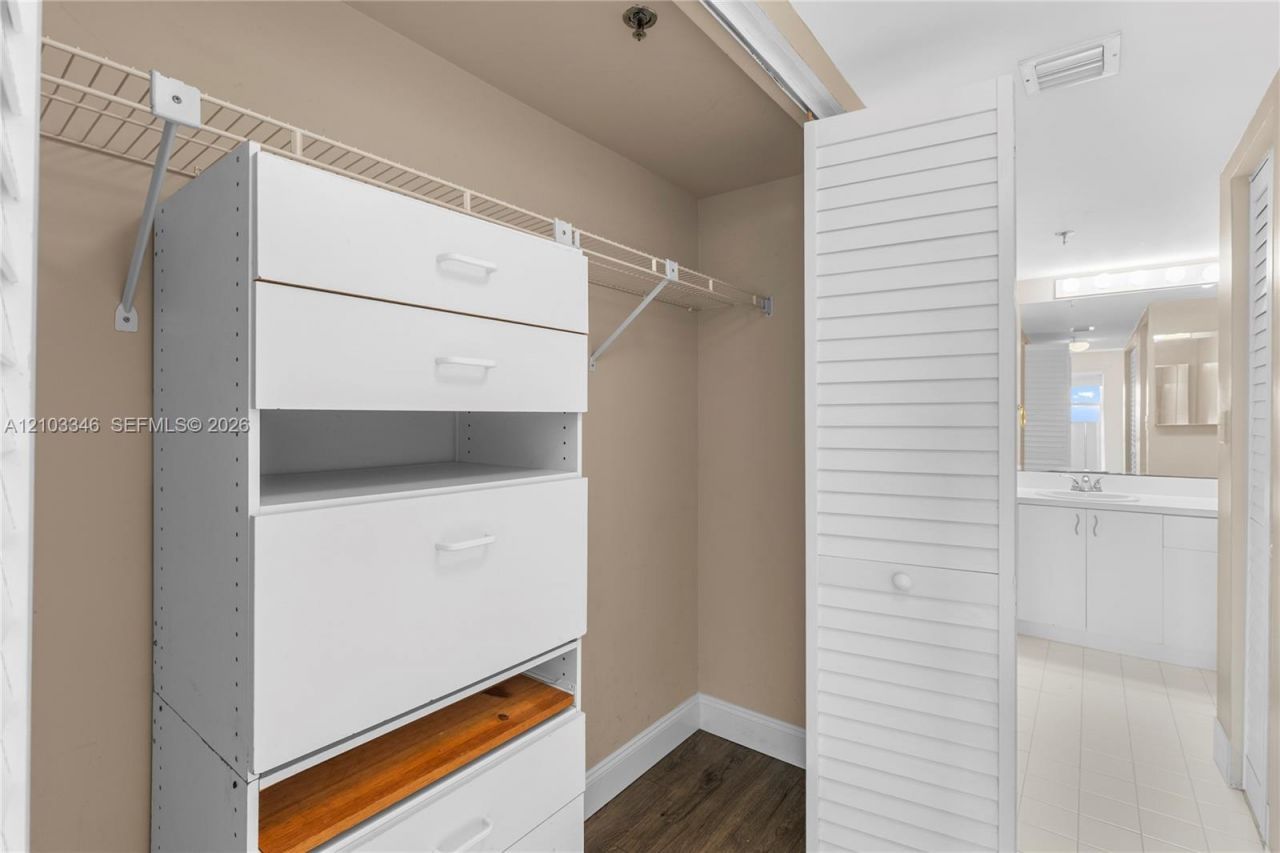 2351 Douglas Rd , Unit 611, Miami, FL 33145 Photo