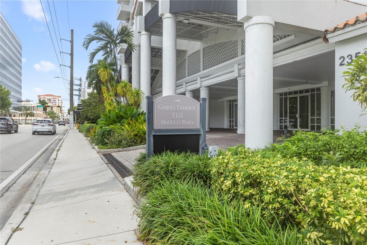 2351 Douglas Rd , Unit 611, Miami, FL 33145 Photo