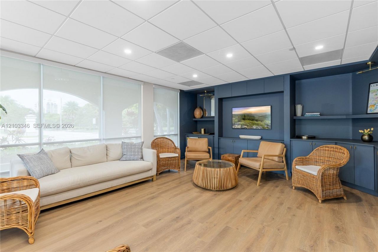 2351 Douglas Rd , Unit 611, Miami, FL 33145 Photo
