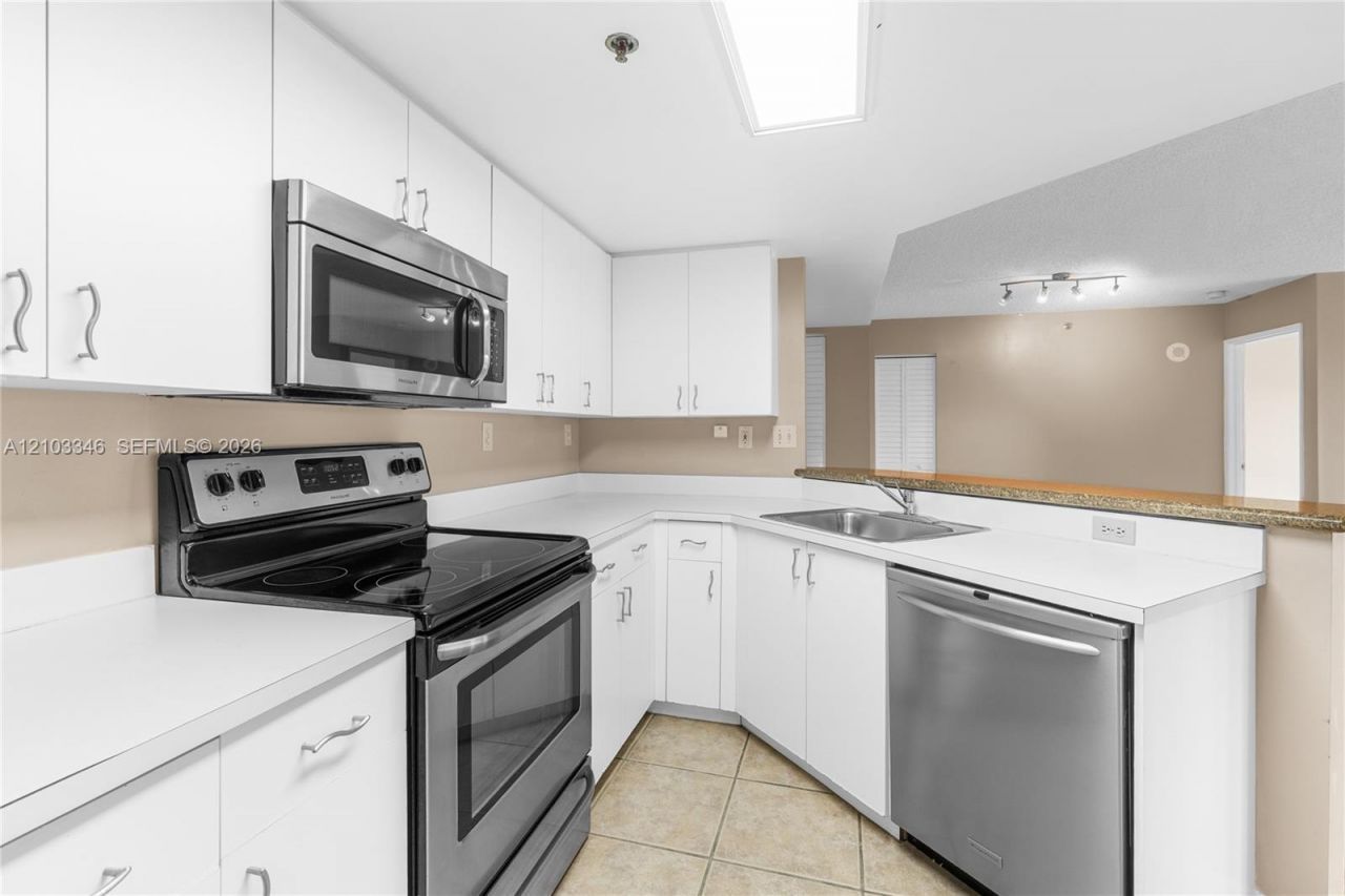2351 Douglas Rd , Unit 611, Miami, FL 33145 Photo