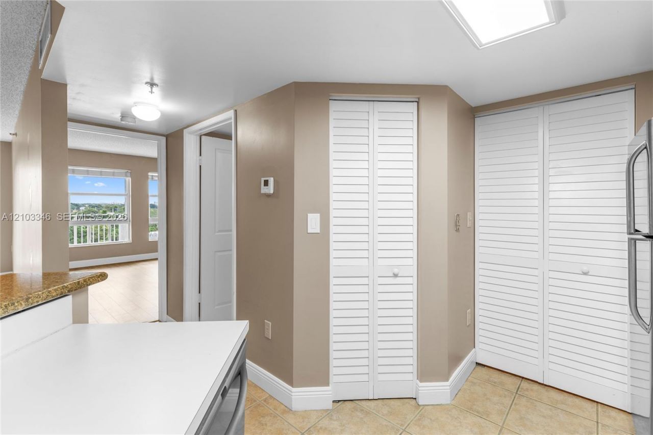2351 Douglas Rd , Unit 611, Miami, FL 33145 Photo