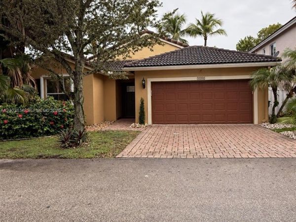 5292 SW 38th Ave , Hollywood, FL 33312