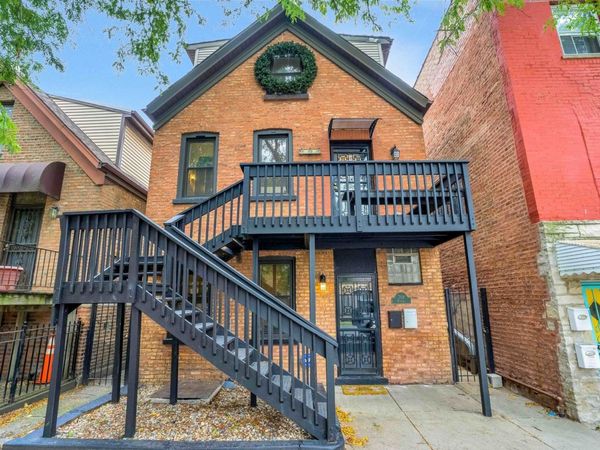 708 N Rockwell Street , Chicago, IL 60612