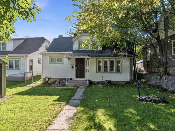 4719 W Fond Du Lac Ave, Milwaukee, WI 53216