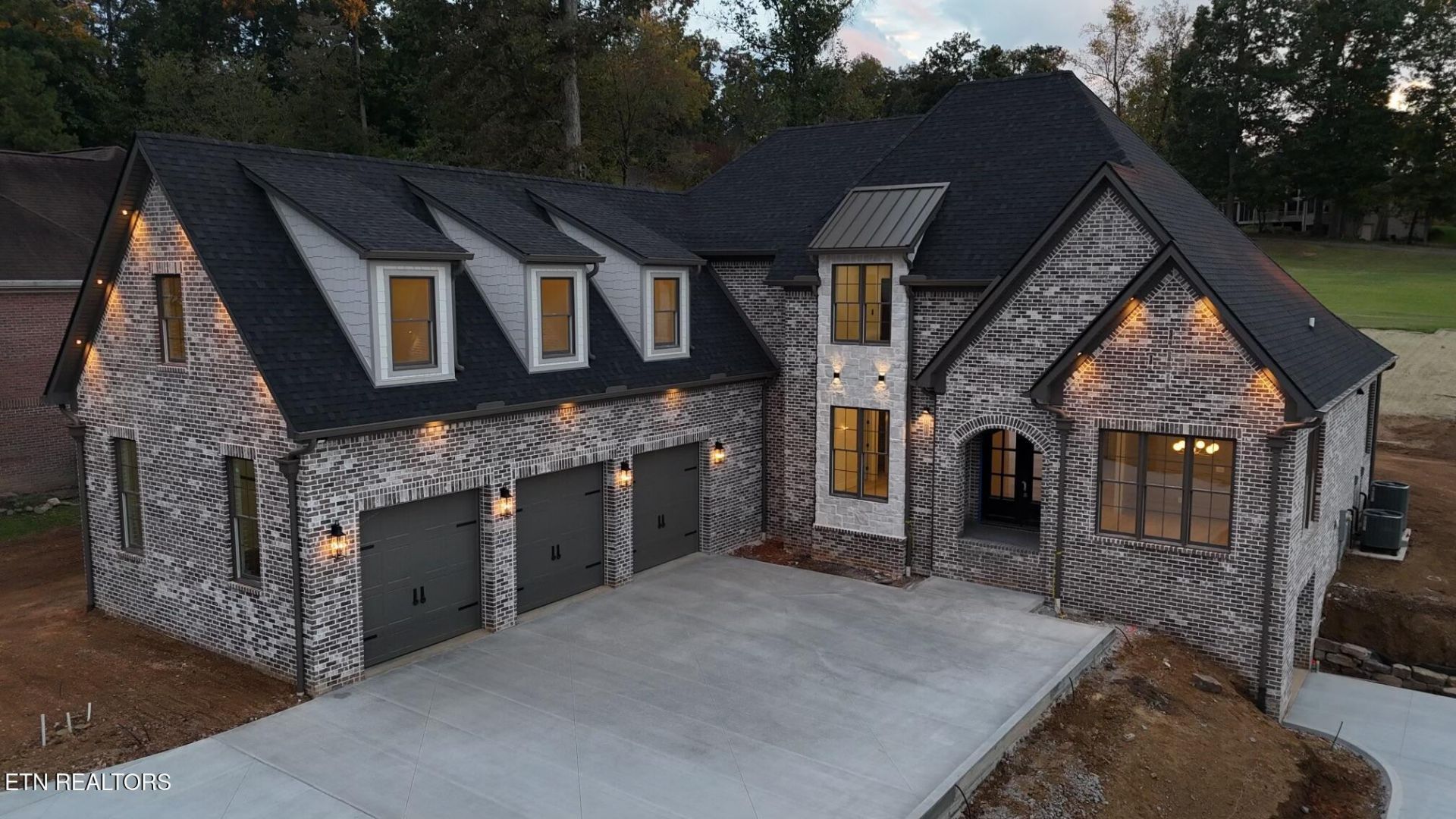 1075 Oak Chase Blvd, Lenoir City, TN 37772 Main Photo