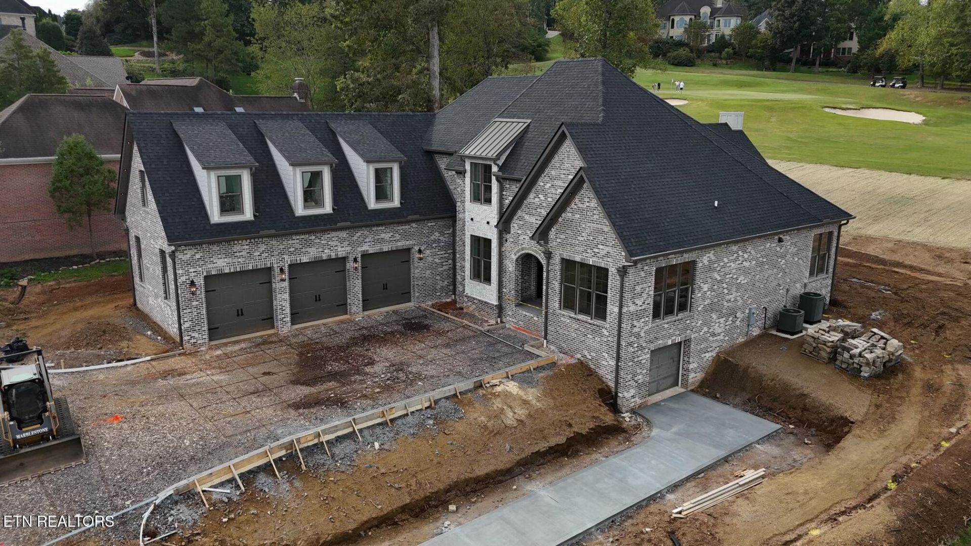 1075 Oak Chase Blvd, Lenoir City, TN 37772 Main Photo